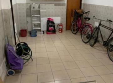 Casa · 230m² · 5 Ambientes · 2 Cocheras · Casa en Venta - 4 Dorm. 2 Baños - 230 m² - Sarandi