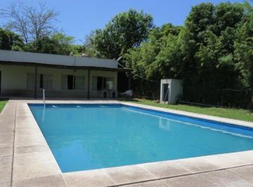 Quinta vacacional · 144m² · 1 Dormitorio · 2 Cocheras · Quinta en Venta con Quincho y Piscina en La Reja