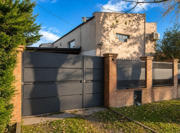 Casa · 75m² · 3 Ambientes · 1 Cochera · Casa en Venta La Plata 2 Dorm.