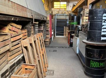 Bodega-Galpón · 200m² · Galpon con Vivienda Lanus