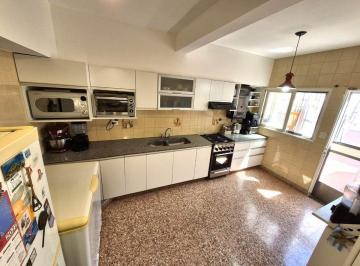 Casa · 95m² · 3 Ambientes · Ph/tipo Casa 3 Amb - Gran Terraza - Patio - Permuta!