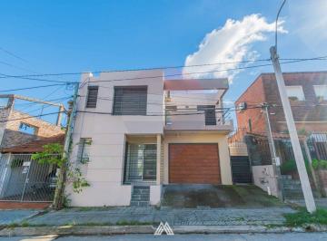 Casa · 175m² · 6 Ambientes · 1 Cochera · Venta de Casa con 3 Dorm. en Centro de Pando