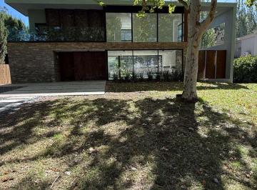 Casa · 360m² · 10 Ambientes · 2 Cocheras · Alquila Casa en San Nicolas 5 Dorm, Serv. Piscina