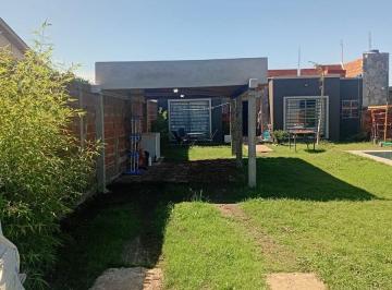 Casa · 102m² · 3 Ambientes · 1 Cochera · Venta de Casa en Loteo Santa Ana Permuta