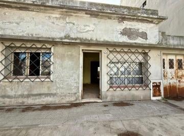 Casa · 140m² · 6 Ambientes · 1 Cochera · Casa a Reciclar o Desarrollo