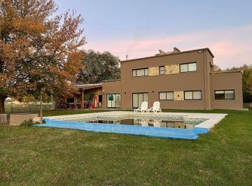 Casa · 181m² · 5 Ambientes · 2 Cocheras · Venta Casa Lote 2000 m² Barrio Cerrado Luján
