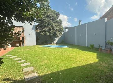 Casa · 177m² · 4 Ambientes · 1 Cochera · Casa en Una Plata C/ Gran Jardín Venta en Saavedra