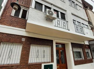 Departamento · 45m² · 2 Ambientes · Departamento en Venta en Pb Al Frente con Patio