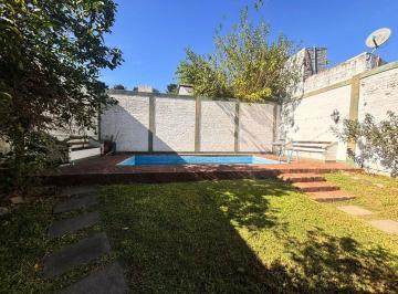 Casa · 80m² · 2 Ambientes · Venta Casa con Parque y Pileta