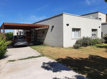 Casa · 104m² · 5 Ambientes · 2 Cocheras · Venta Casa Barrio San Eduardo Pilar del Este