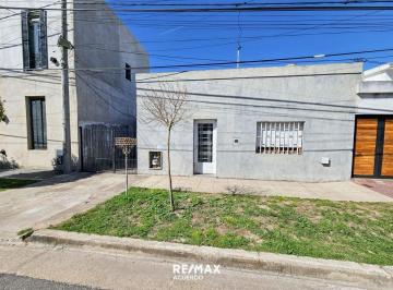 Casa · 85m² · 3 Ambientes · 1 Cochera · Venta Casa La Emilia 2 Hab Mas Depto a Refaccionar