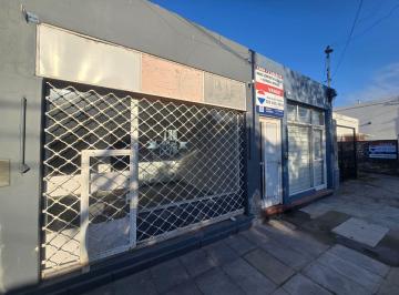 Local comercial · 121m² · Casa C/2 Locales Al Frente + Dependencias a Demoler
