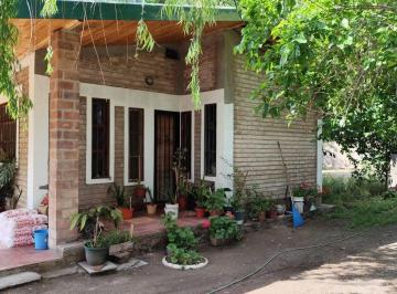Casa · 120m² · 4 Ambientes · 2 Cocheras · Casa en Venta con Amplio Terreno Apta Credito