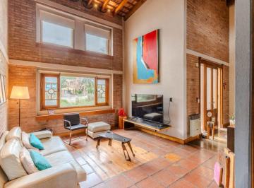 Casa · 243m² · 7 Ambientes · 1 Cochera · Casa en Venta Almafuerte Doble Lote Apto Credito