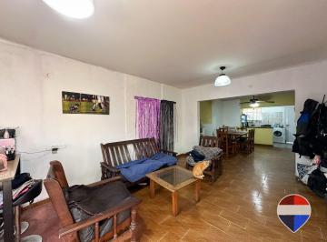 Casa · 181m² · 4 Ambientes · 1 Cochera · Casa 4 Ambientes Venta Luis Guillon con Local