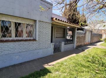 Casa · 108m² · 4 Ambientes · 2 Cocheras · Casa 4 Amb Lote Propio 2 Cocheras a Refaccionar