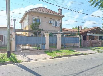 Casa · 160m² · 4 Ambientes · 2 Cocheras · Venta Casa 2 Plantas 4 Amb Pileta Quincho