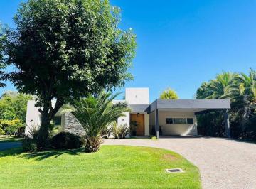 Casa · 250m² · 5 Ambientes · 2 Cocheras · Venta Casa Club de Campo Los Puentes Lujan