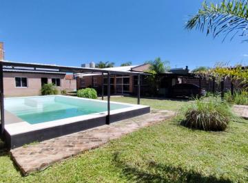 Casa · 88m² · 6 Ambientes · 2 Cocheras · Venta Casa con Pileta en Zona Norte, Resistencia.