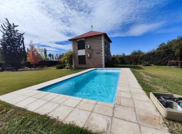 Casa · 200m² · 5 Ambientes · 2 Cocheras · Venta Casa en B. Los Lirios Corralitos Guaymallen.