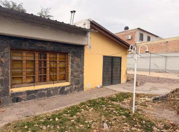 Casa · 120m² · 5 Ambientes · Vendo Casa en Maipu con Quincho y Pileta