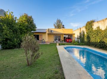 Casa · 70m² · 2 Ambientes · 1 Cochera · Casa en Venta Tristan Suarez 2 Amb con Pileta