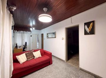 PH · 110m² · 3 Ambientes · 1 Cochera · Casa de 2 Dorm. en Venta Berisso con Local