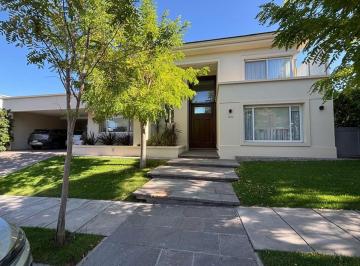 Casa · 353m² · 9 Ambientes · 2 Cocheras · Casa en Venta, Palmares Segunda Etapa, Mendoza