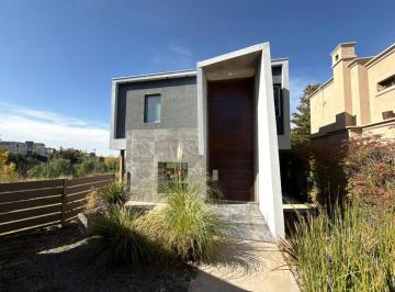 Casa · 230m² · 7 Ambientes · 2 Cocheras · Casa en Venta - Chacras de Coria - Luján de Cuyo