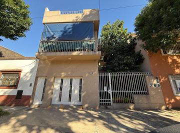 Casa · 212m² · 5 Ambientes · 1 Cochera · Casa en Venta en Munro! Oportunidad Apto Credito