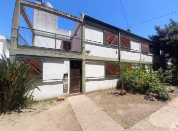 Casa · 76m² · 4 Ambientes · Departamento 3 Dorm. en Venta Tolosa Patio