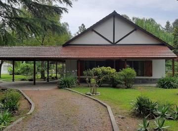 Quinta vacacional · 250m² · 4 Dormitorios · 2 Cocheras · Espectacular Casa Quinta en El Cazador