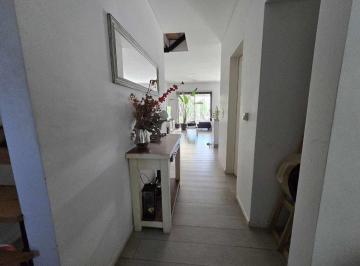 Casa · 124m² · 4 Ambientes · 2 Cocheras · Hermoso Duplex de 4 Amb. con Cochera y Parque