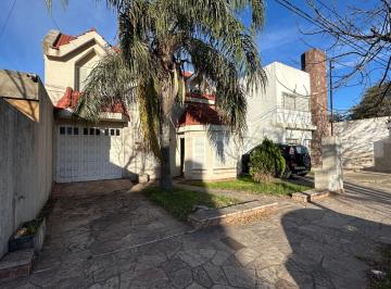Casa · 170m² · 8 Ambientes · 1 Cochera · Venta Casa 3 Dorm. Barrio Velez Sarsfield