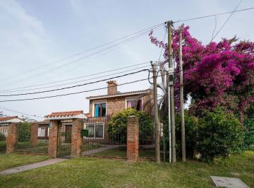 Casa · 226m² · 9 Ambientes · Venta Casa en Shangrilá Sur 4 Dorm, Piscina