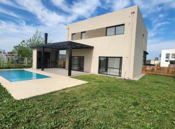 Casa · 174m² · 4 Ambientes · 3 Cocheras · Opción Financiación o Vehículo en Parte de Pago