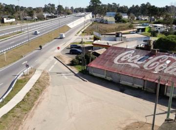 Local comercial · 376m² · 1 Cochera · Alquiler Parador - Local en Parque del Plata