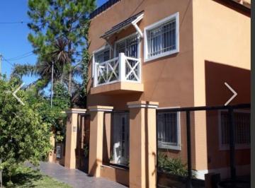 Casa · 190m² · 5 Ambientes · Casa en Venta - 3 Dorm. 3 Baños - 231 m² - Lobos