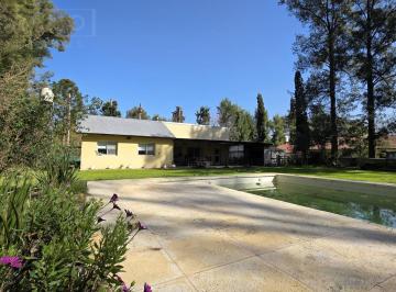 Casa · 78m² · 3 Ambientes · 1 Cochera · Ldo Venta Casa 3 Ambientes Pileta Lote de 1912 m² Barrio El Remanso