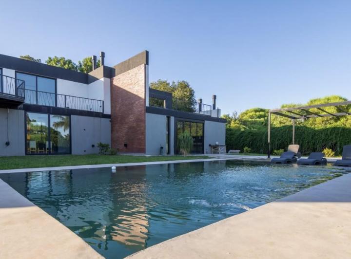 Casa · 610m² · 13 Ambientes · 4 Cocheras