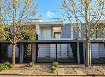 PH · 107m² · 3 Ambientes · 2 Cocheras · PH en Venta 2 Dorm. con Pileta en City Bell, La Plata