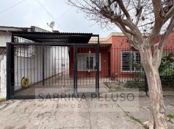 Casa · 76m² · 3 Ambientes · 1 Cochera · Venta de Casa en Merlo Centro