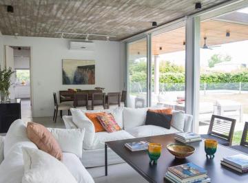 Casa · 280m² · 6 Ambientes · 4 Cocheras · Casa - Laguna del Sol