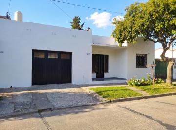 Casa · 120m² · 3 Ambientes · 3 Cocheras · Casa 3 Ambientes en Alquiler con Garage Para 3 Autos – Beccar