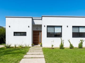 Casa · 105m² · 4 Ambientes · Casa en Venta de 4 Ambientes en El Barrio San Ramon, Pilar del Este, Gba Norte