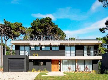 Casa · 275m² · 5 Ambientes · 2 Cocheras · Casa en Pioneros