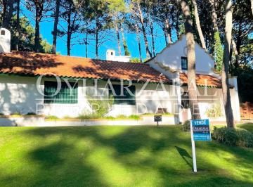 Casa · 200m² · 5 Ambientes · 1 Cochera · Casa en Alquiler Temporal