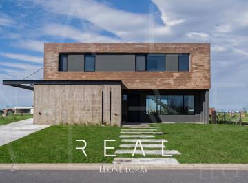Casa · 230m² · 5 Ambientes · 4 Cocheras · Casa en Venta, Barrio Amarras, Puertos del Lago, Escobar
