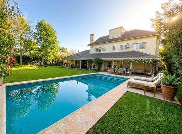 Casa · 298m² · 7 Ambientes · 4 Cocheras · Casa en Venta en El Barrio La Pradera, Pilar