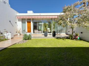Casa de 4 ambientes, La Plata · Casa en Venta 3 Dorm., Garage, Jardin, Parrilla, City Bell